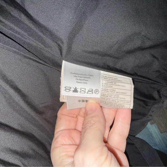 Eddie Bauer Women's Black Down Vest Faux Fur Collar L Outerwear EUC Cabincore - Picture 5 of 5